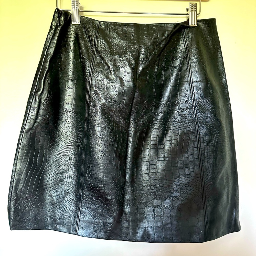 Babaton Black Knee-Length A-Line Skirt